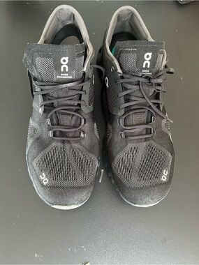 On Running Shoes in Gray with Teal Insole